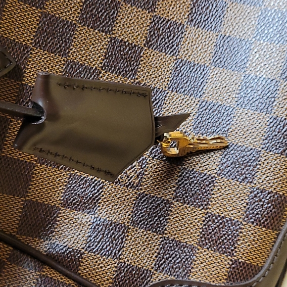 Authentic Louis Vuitton Verona MM - Picture 9 of 16